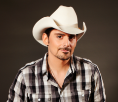 Brad-Paisley-pose-2011 Brad-Paisley-pose-2011